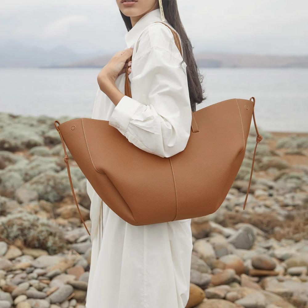 Valentina Leather Tote Bag — Organized Removable Pocket Magnetic Closure