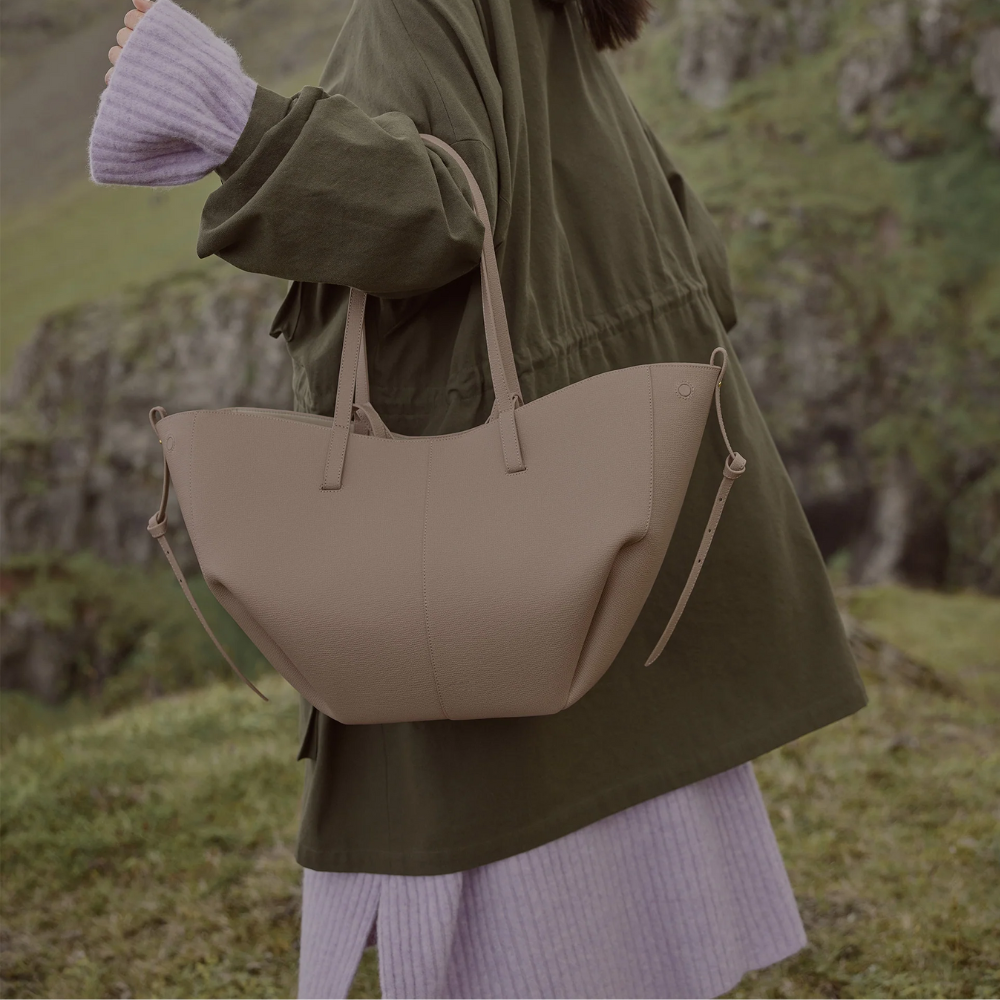 Valentina Leather Tote Bag — Organized Removable Pocket Magnetic Closure