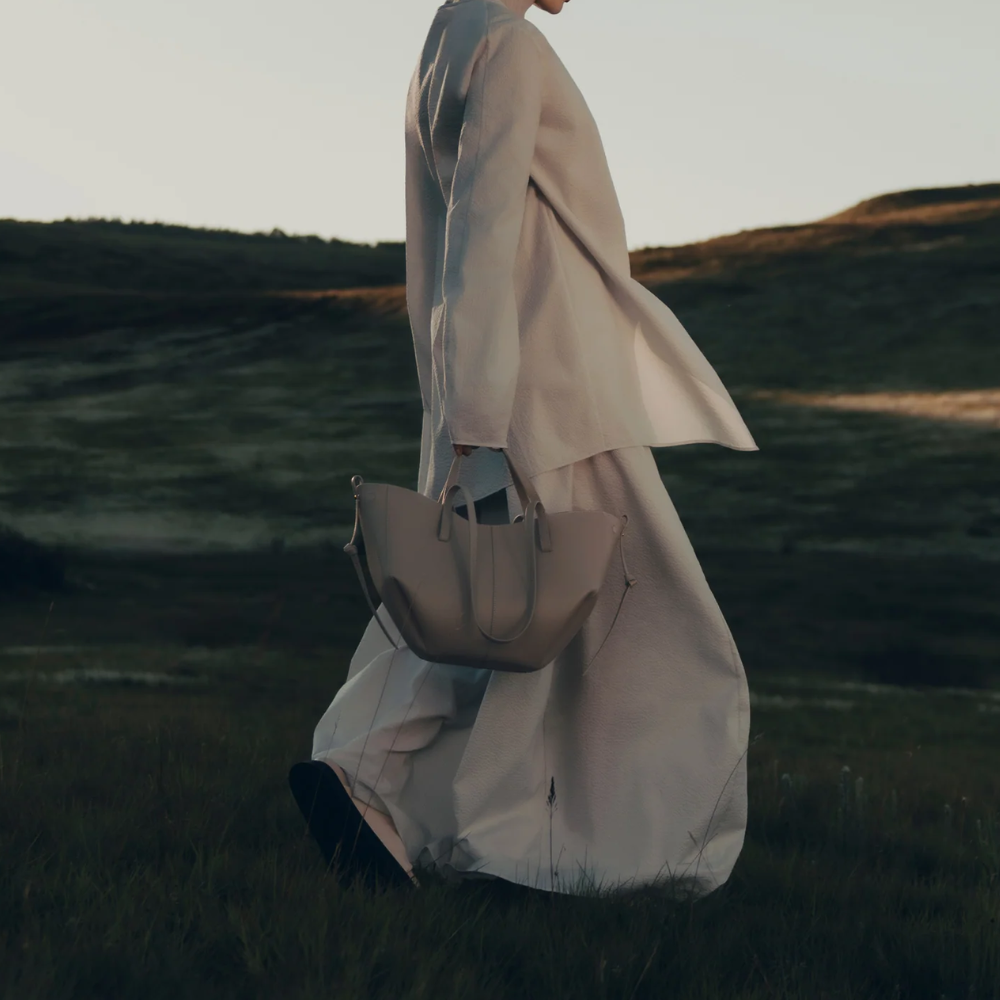 Valentina Leather Tote Bag — Organized Removable Pocket Magnetic Closure